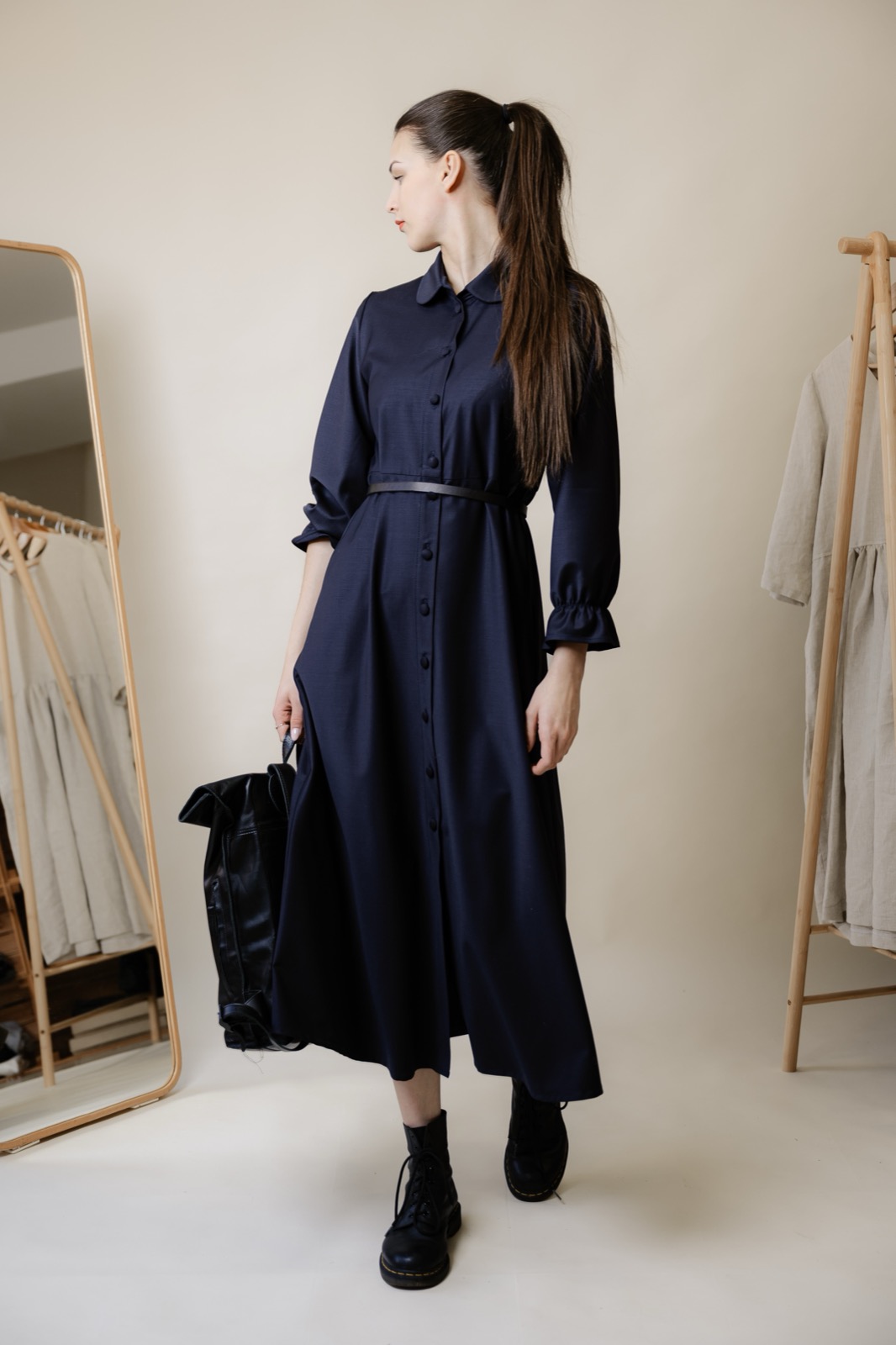 šaty s řasenými rukávy krojinak